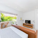 Bright Airy Studio In Green Point