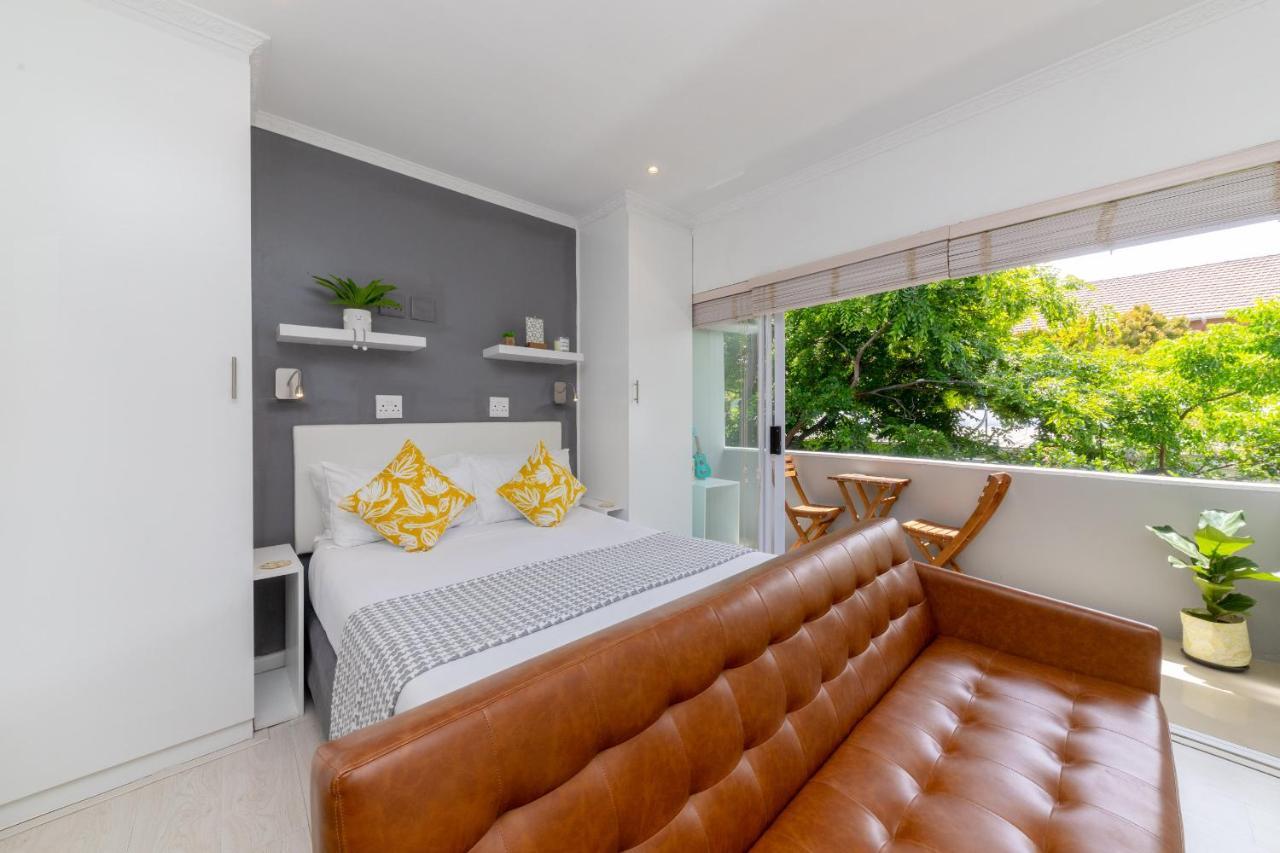 Bright Airy Studio In Point Apartment