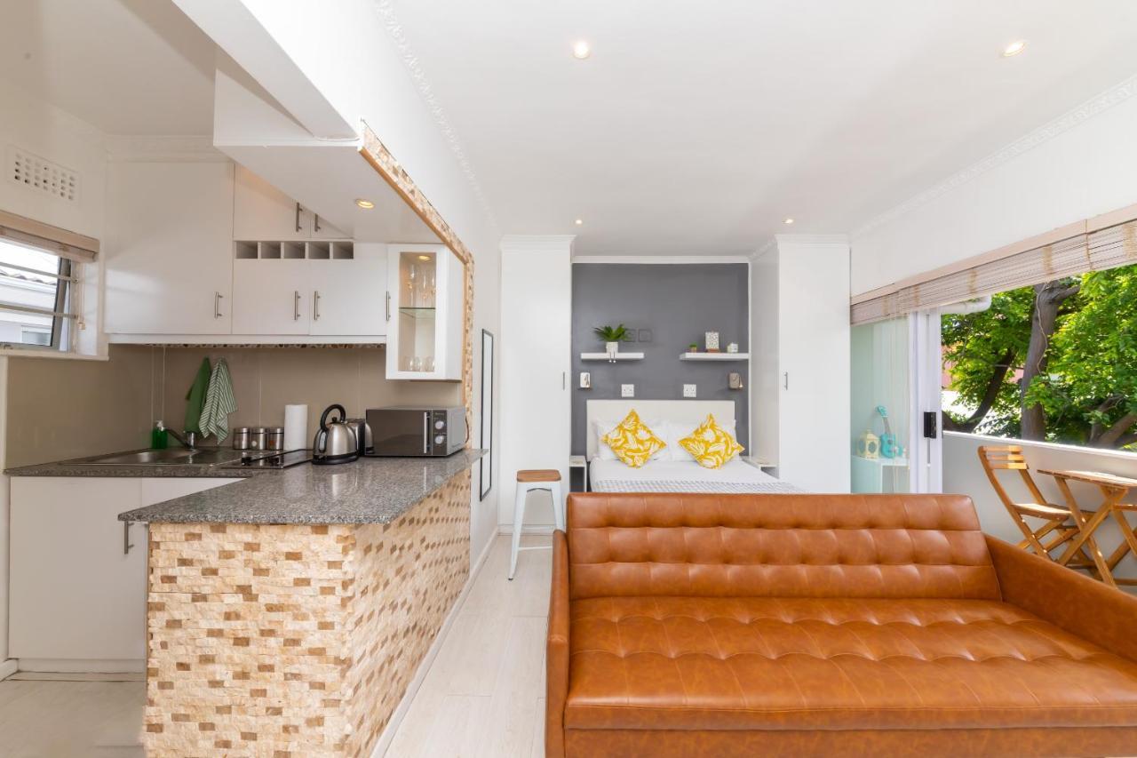 Bright Airy Studio In Point Apartment